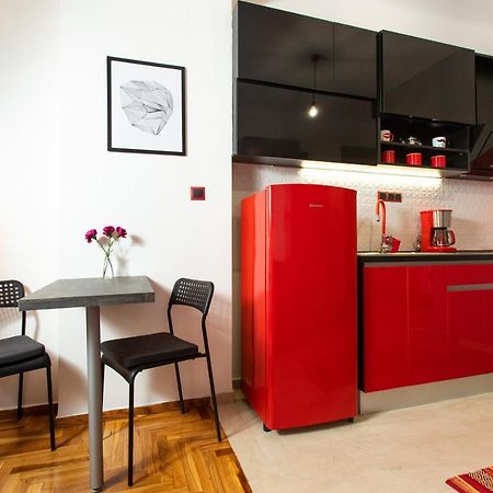 Downtown Luxury Boutique Suites : The Red Suite テッサロニキ エクステリア 写真