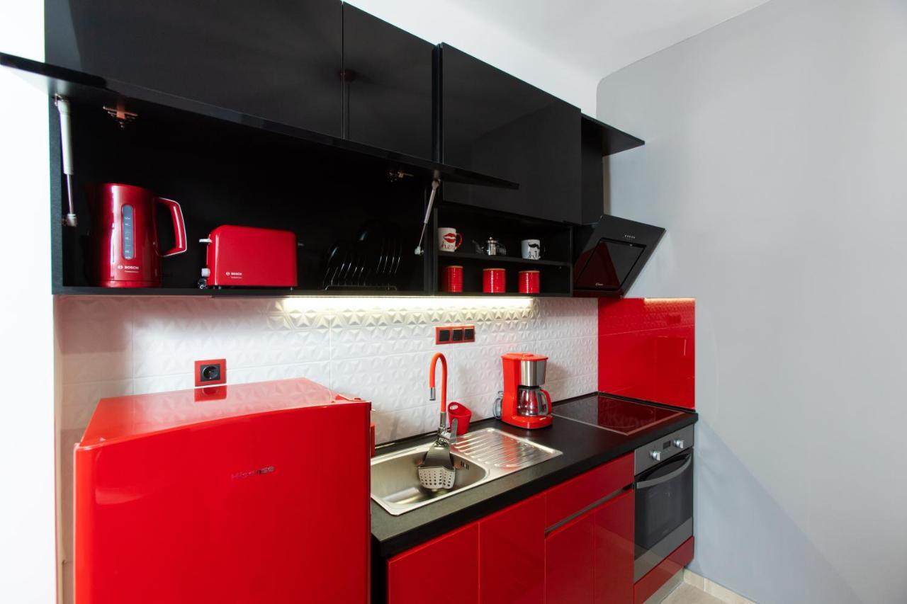 Downtown Luxury Boutique Suites : The Red Suite テッサロニキ エクステリア 写真