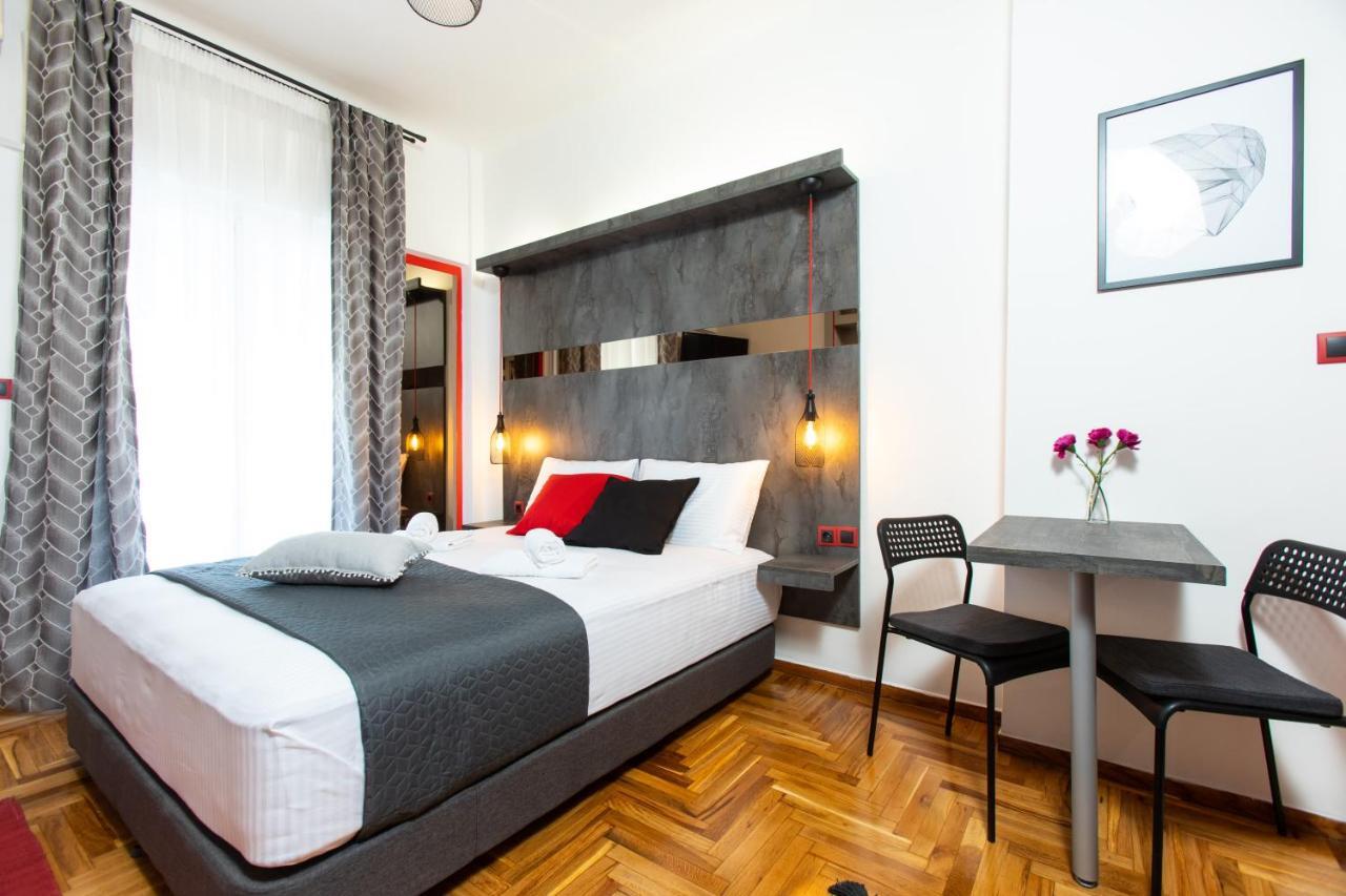Downtown Luxury Boutique Suites : The Red Suite テッサロニキ エクステリア 写真