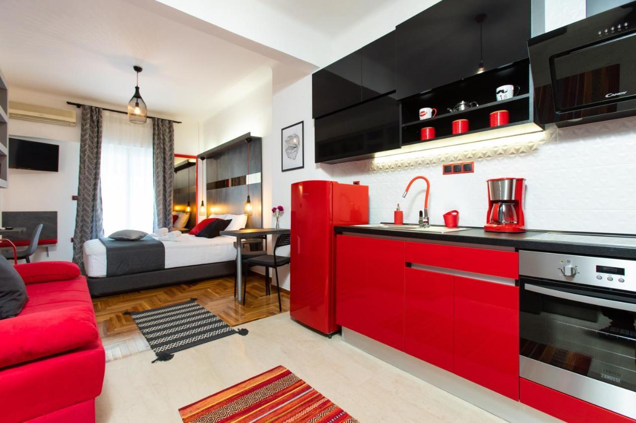 Downtown Luxury Boutique Suites : The Red Suite テッサロニキ エクステリア 写真