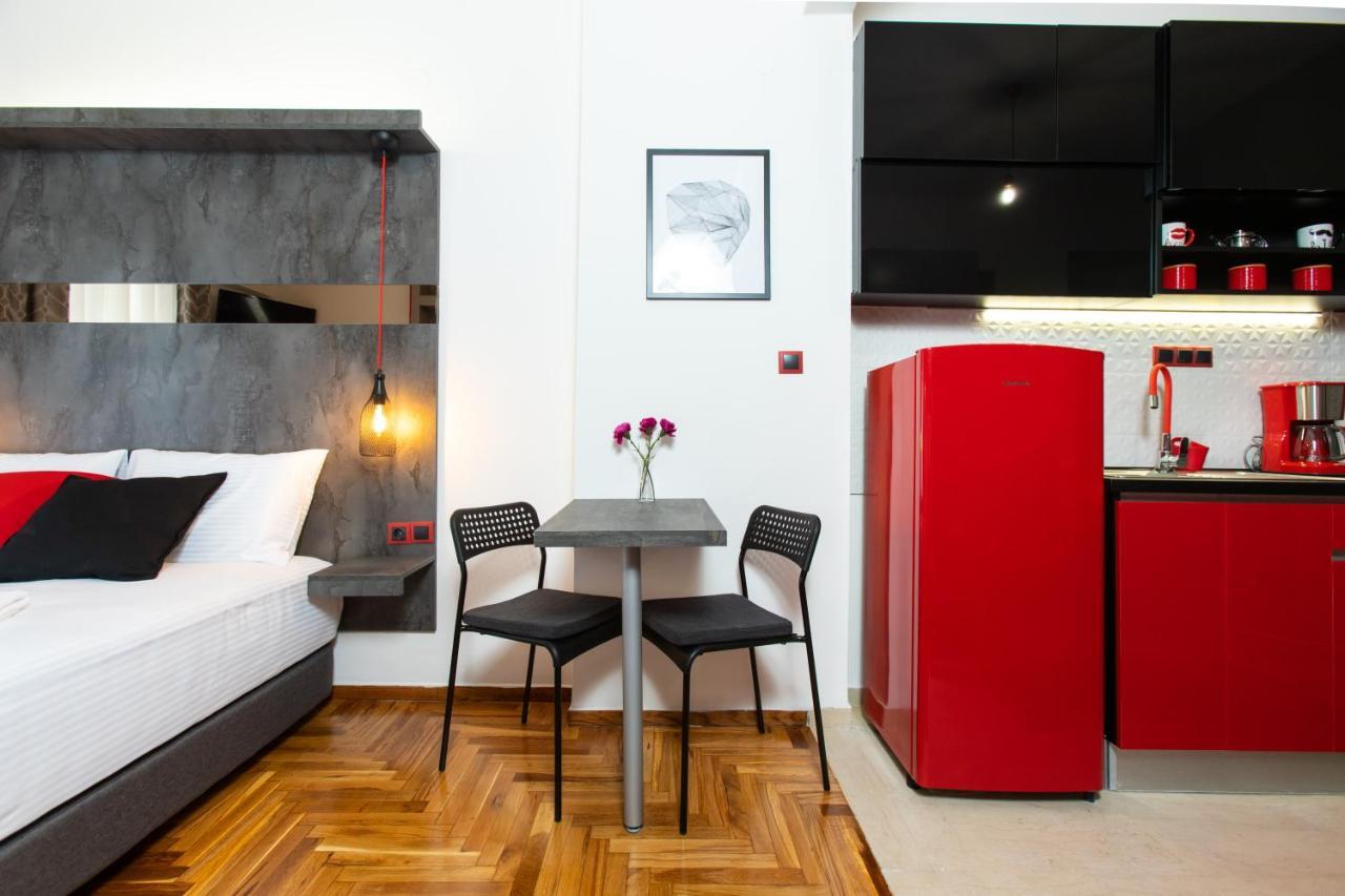 Downtown Luxury Boutique Suites : The Red Suite テッサロニキ エクステリア 写真