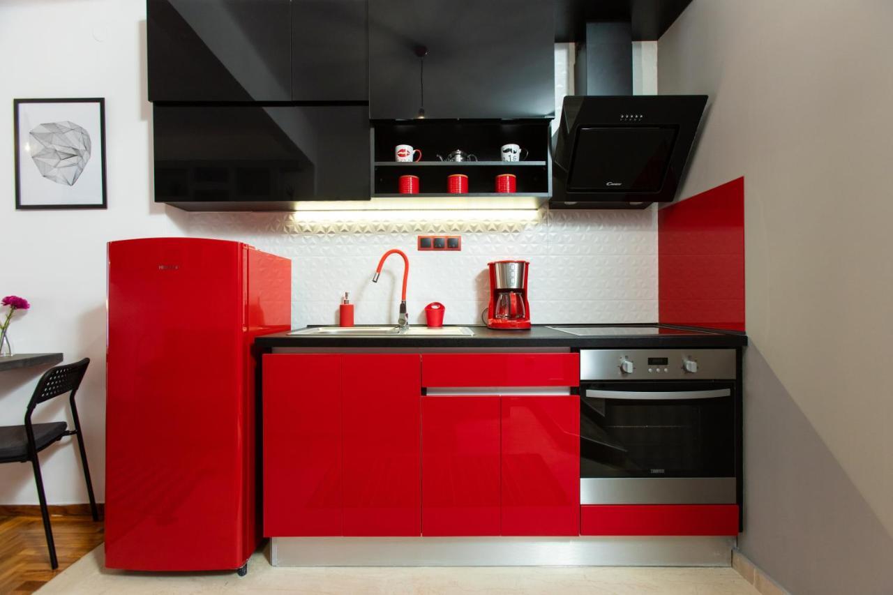 Downtown Luxury Boutique Suites : The Red Suite テッサロニキ エクステリア 写真