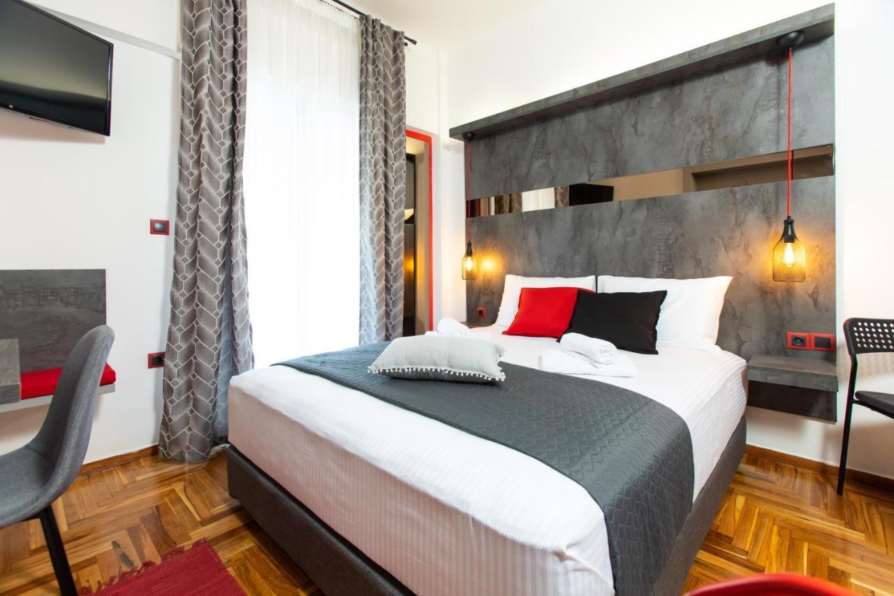 Downtown Luxury Boutique Suites : The Red Suite テッサロニキ エクステリア 写真