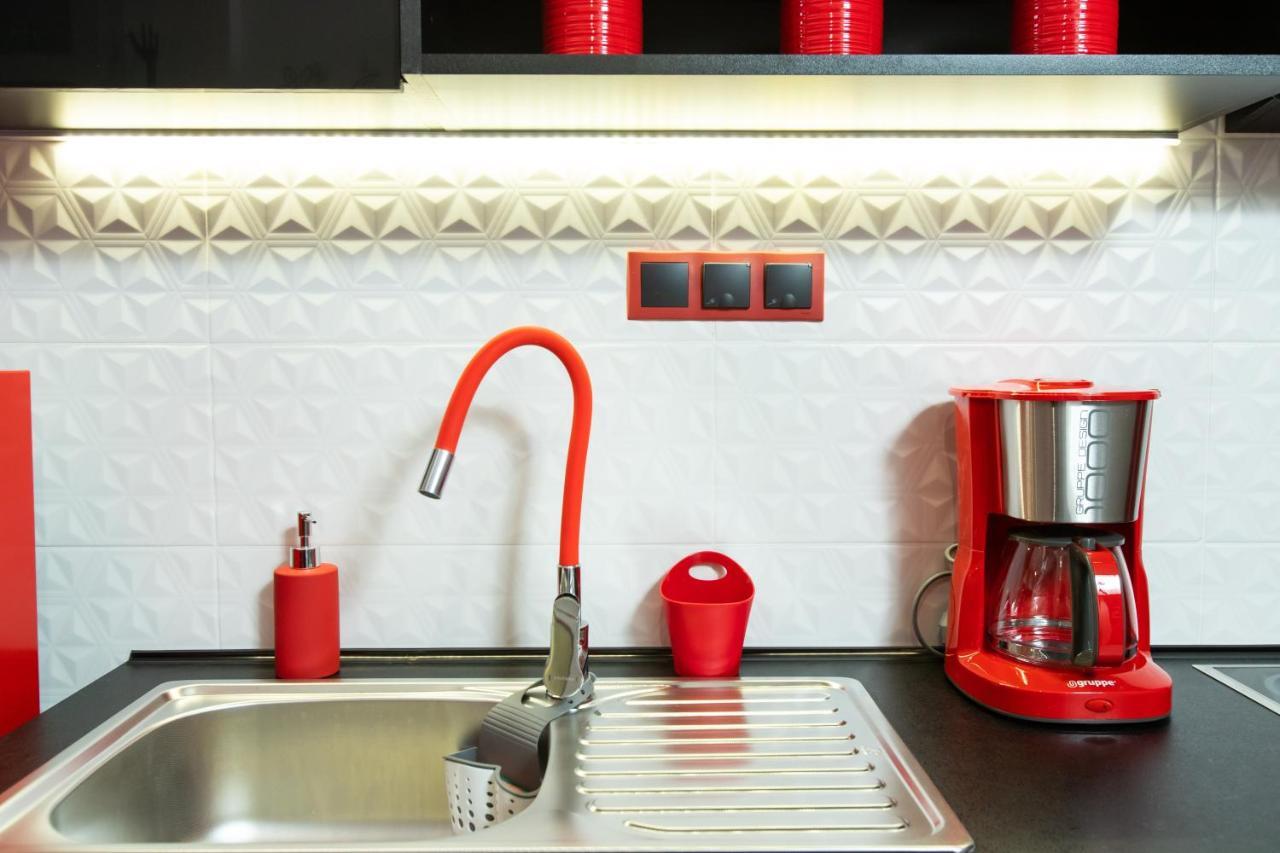 Downtown Luxury Boutique Suites : The Red Suite テッサロニキ エクステリア 写真