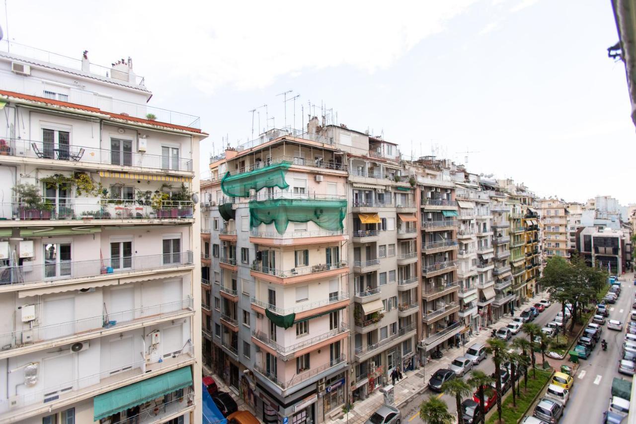 Downtown Luxury Boutique Suites : The Red Suite テッサロニキ エクステリア 写真